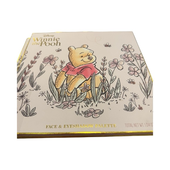 NEVER OPENED Disney Winnie the Pooh Eyeshadow and Face Palette with Gold Accents - Picture 6 of 6
